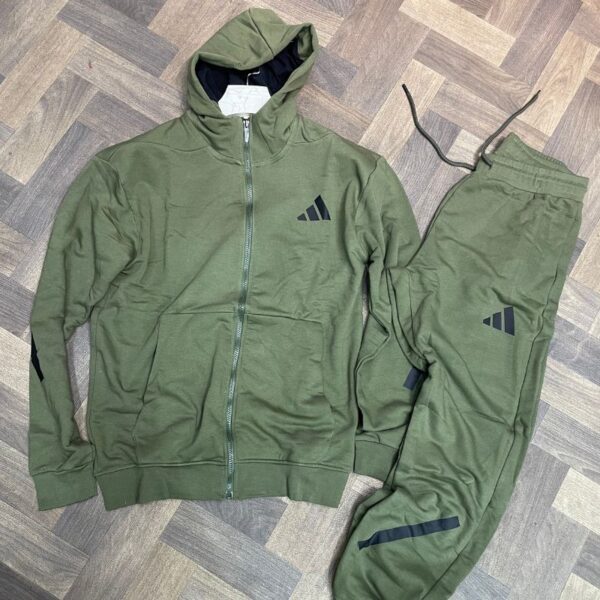 Adidas Ensemble