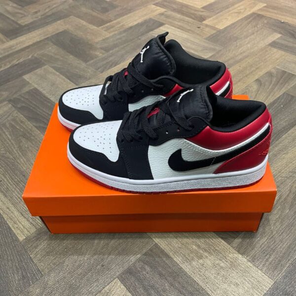 NIKE AIR JORDAN